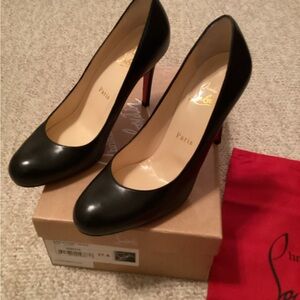 Christian Louboutin “Simple Pump 100” in black kid leather.